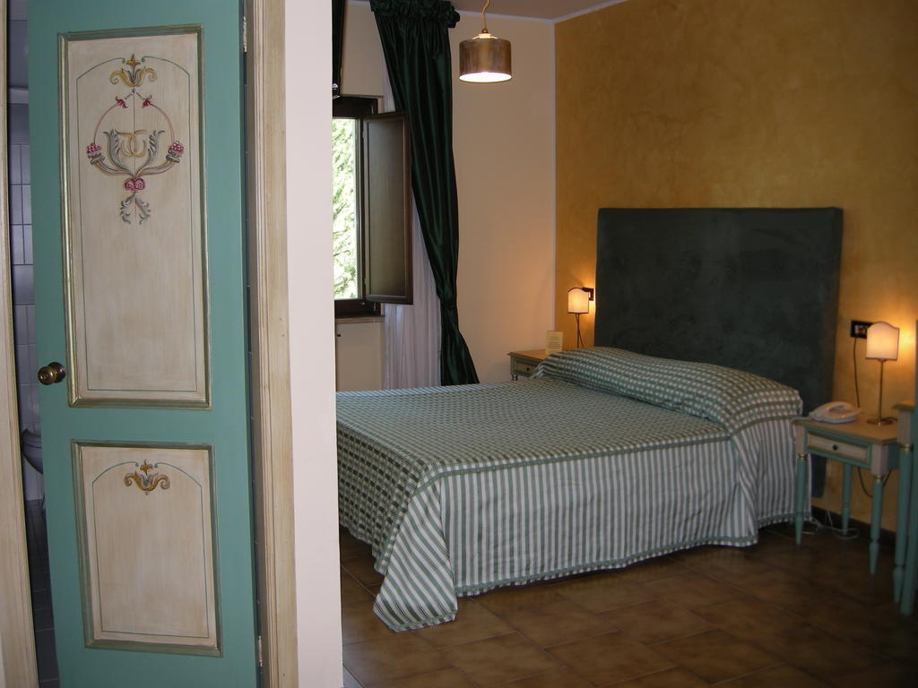 Hotel Fiordigigli LʼAquila Camera foto